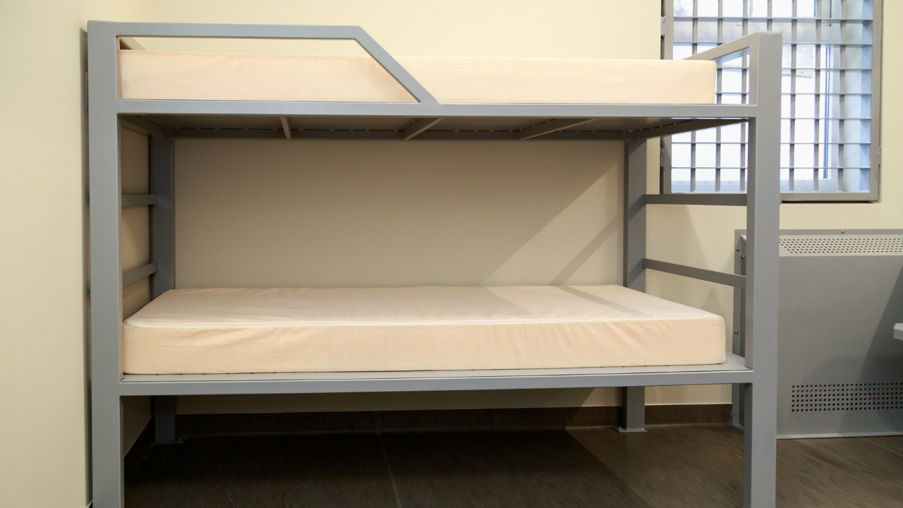 Juvenile Bedroom 02_1280x720