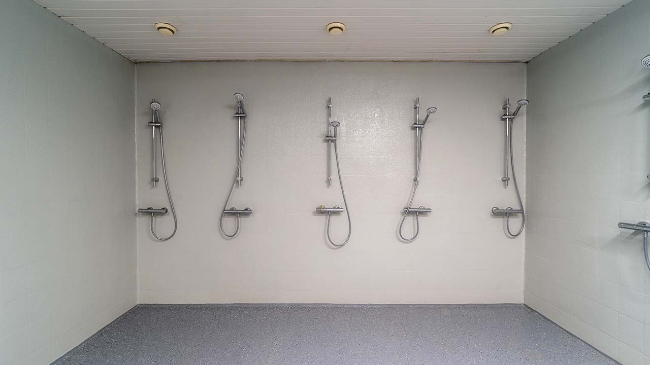 correctional-facility-bathroom-sanitation-1280×720